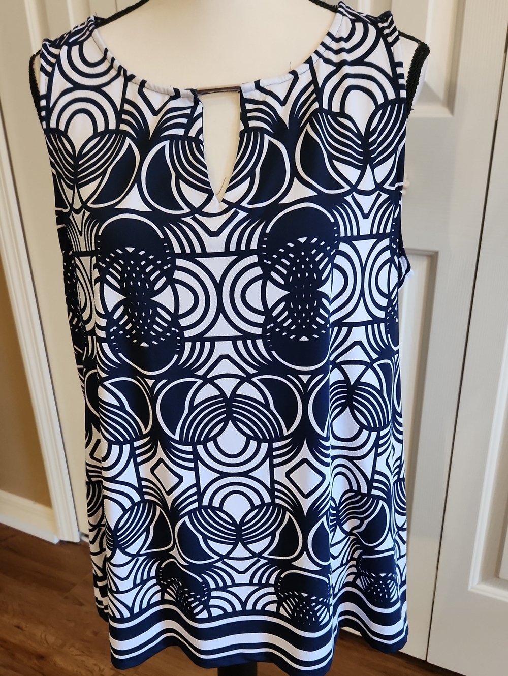 Navy & White Geometric Keyhole Sleeveless Blouse